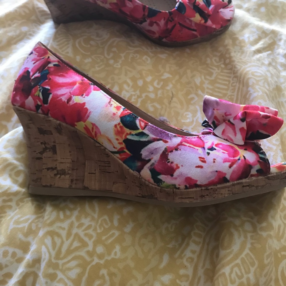 Wedge shoes